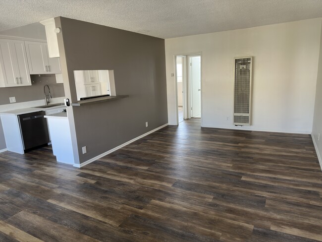 Building Photo - 1547 Saltair S Ave