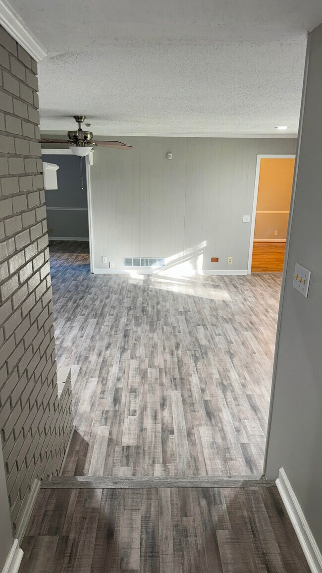 Building Photo - 160 Cotton Road