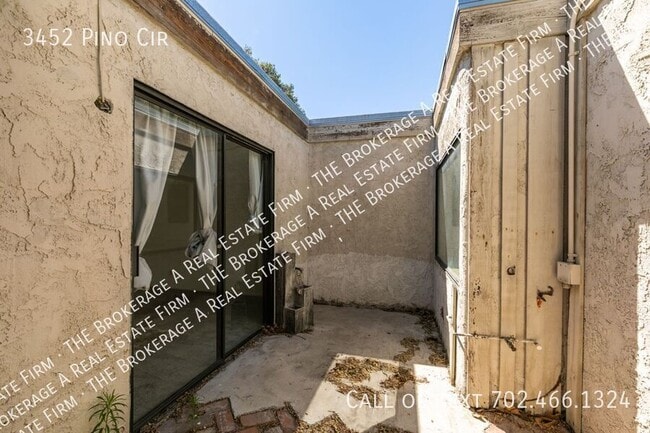 Building Photo - 3452 Pino Cir