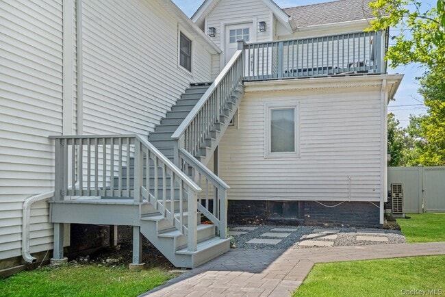 Building Photo - 108 Sheridan Ave