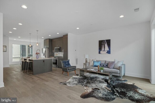 Building Photo - Pennsport Townhome with Garaged Parking