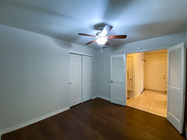 Building Photo - Adorable house on Large LOT 3 Bedroom 2 ba...
