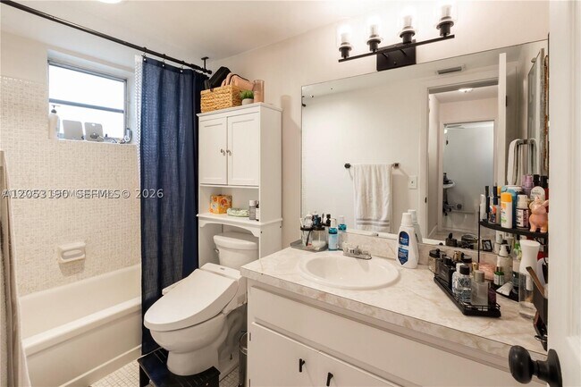 Building Photo - 9490 SW 77th Ave