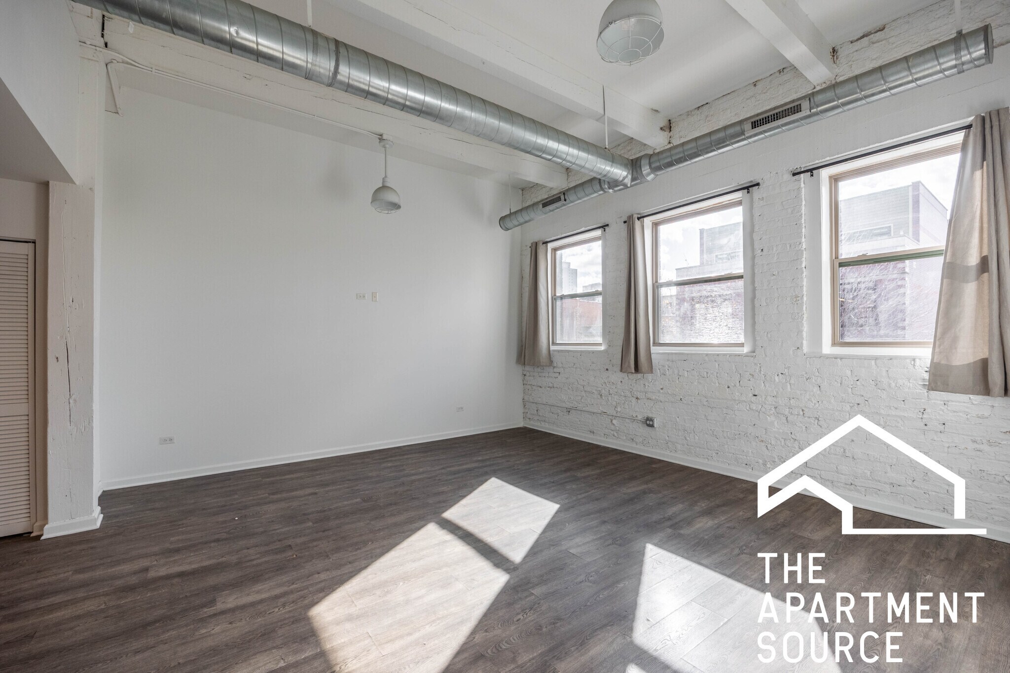 Building Photo - 930 W Dakin St