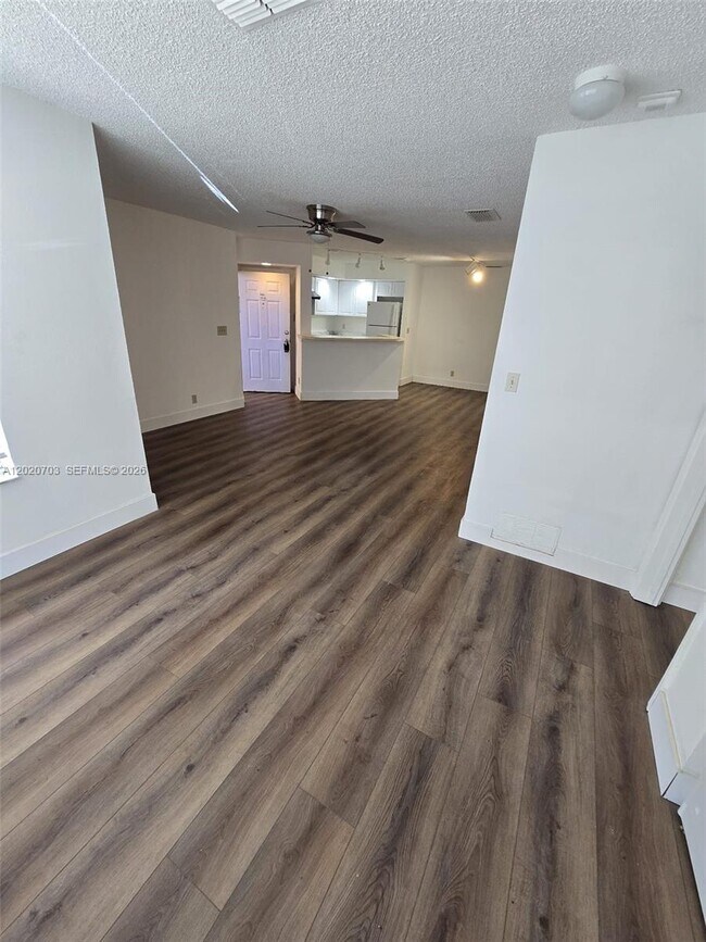 Building Photo - 3340 Pinewalk Dr N