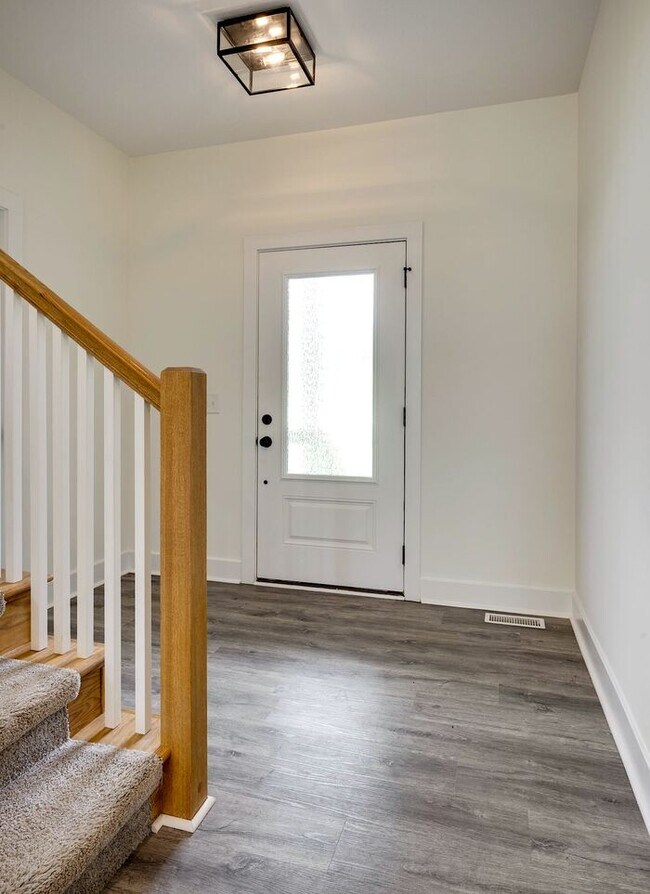 Building Photo - 420 Stonemeadow Rd