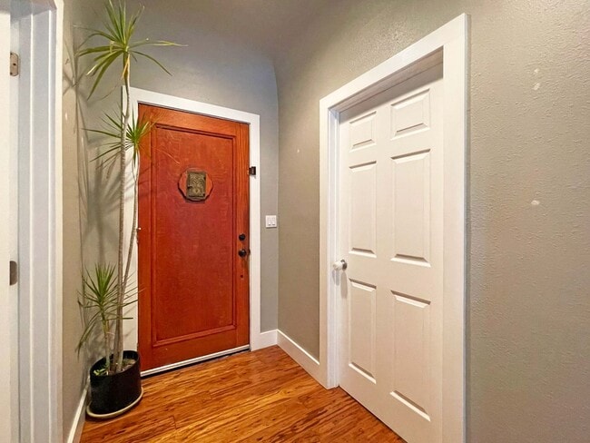 Building Photo - COMING SOON!! Gorgeous Upgraded Home In Glassell Park Area