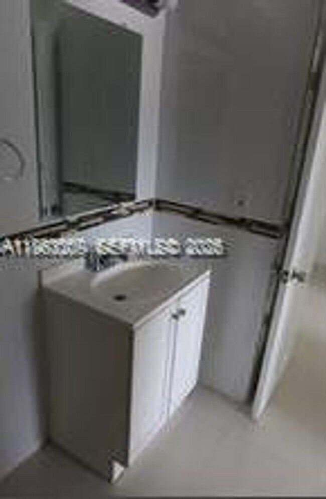 Building Photo - 2021 NW 59th Terrace