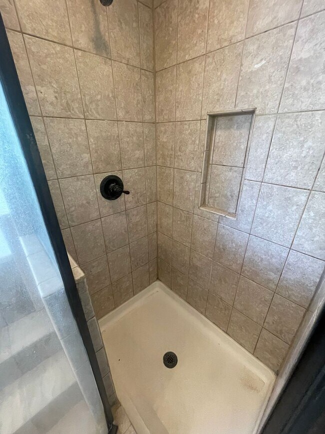 Building Photo - Lovely Spacious 4 Bedroom Home w/office space in Rinconada Area