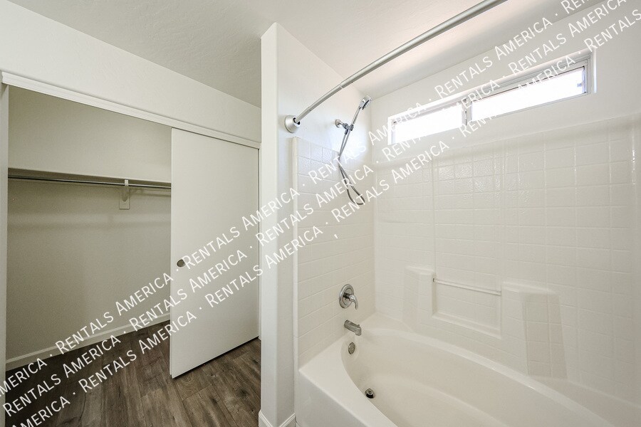 Building Photo - 8757 E Lomita Ave