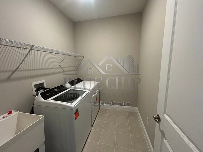 Building Photo - 1008 British Cir
