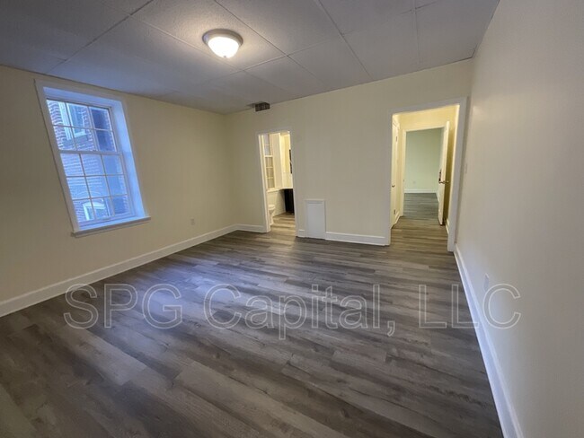 Building Photo - 5 Center Square