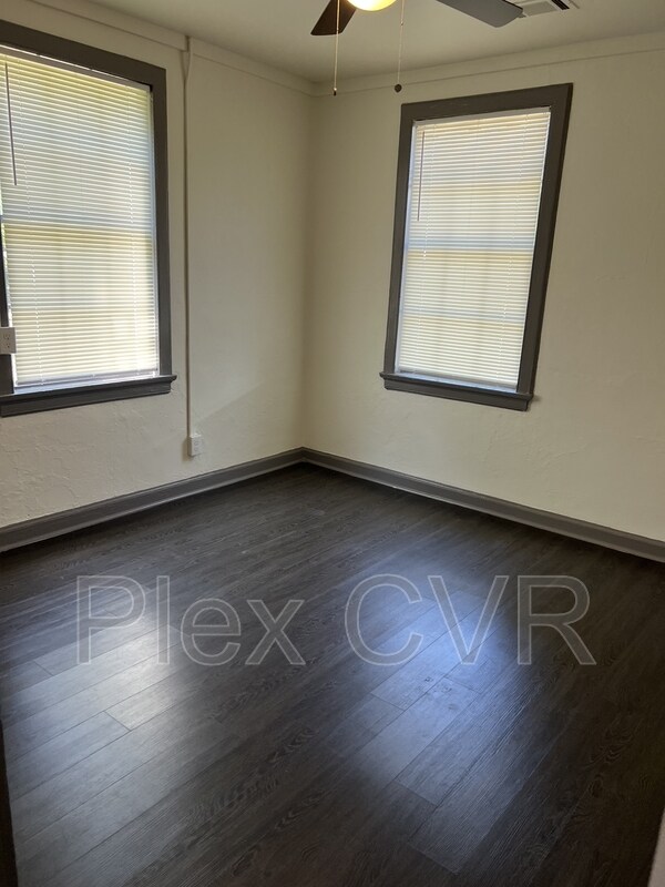 Building Photo - 3918 Maple Cir
