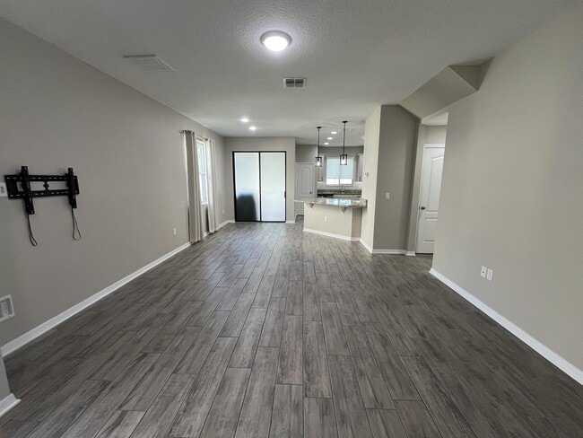 Building Photo - 2581 Econ Landing Blvd