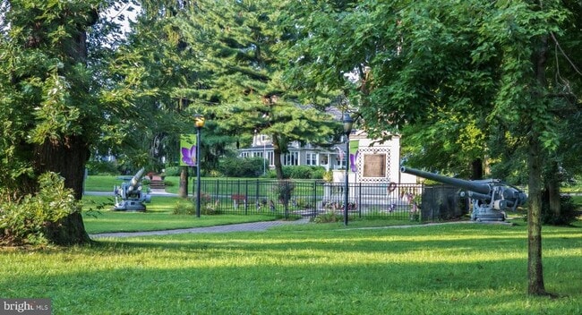 Building Photo - 1305 Sylvan Dr