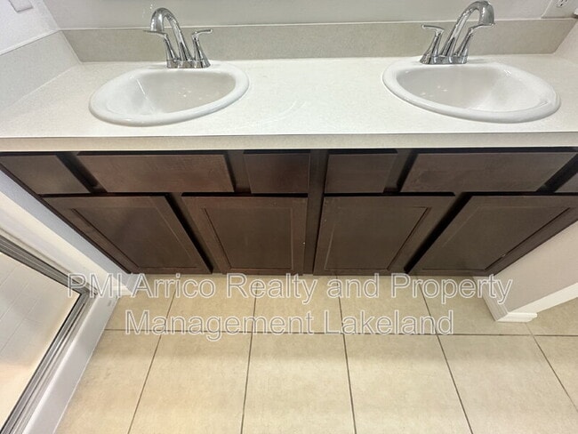 Building Photo - 3848 Exeter Ln