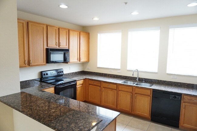 Building Photo - 883 Millbrae Ct