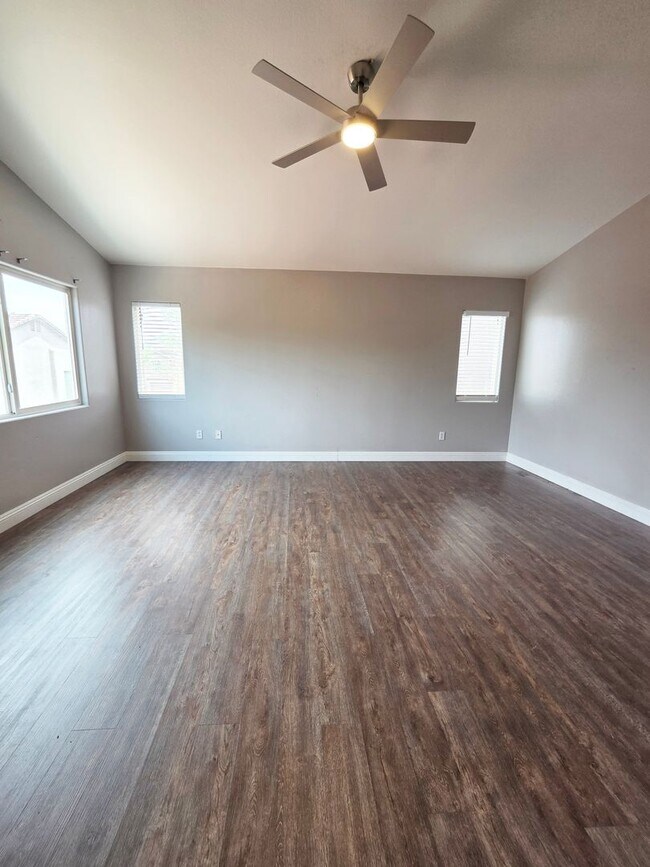 Building Photo - Spacious 3 Bed + Loft & Den with Soaring Ceilings