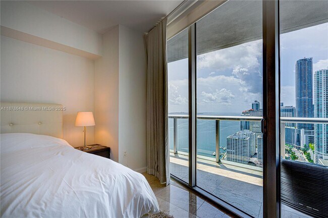 Building Photo - 495 Brickell Ave
