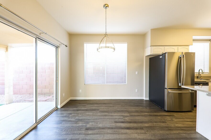 Building Photo - 2221 E Union Hills Dr