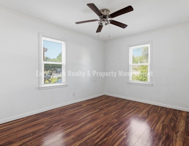 Building Photo - 4341 N Iroquois Ave