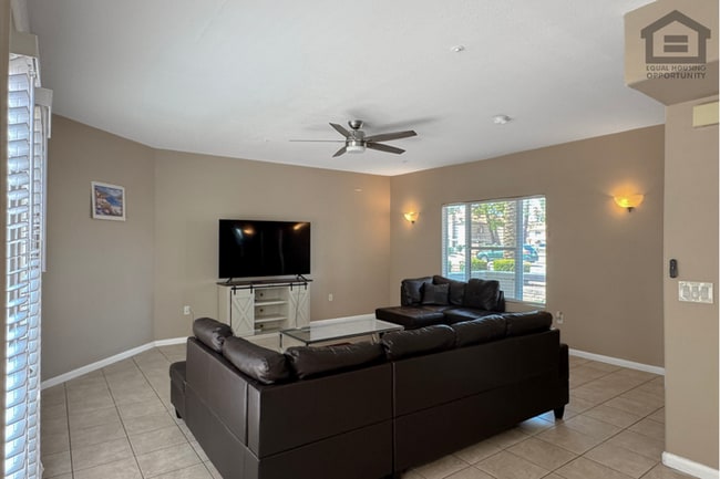 Building Photo - 3Bed/2.5Bath Condo at Priest Dr/Rio Salado Pkwy! -- ATTACHED 3-CAR GARAGE!