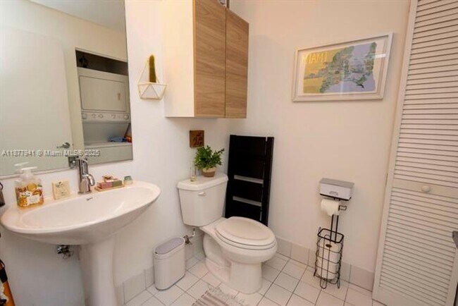 Building Photo - 888 Biscayne Blvd