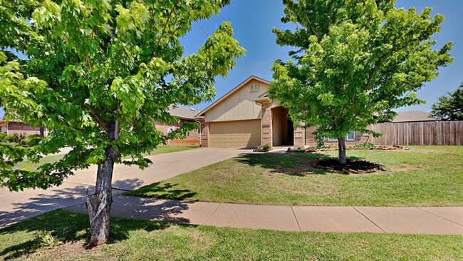 Building Photo - 3 Bedroom 2 Bath 2 Car Garage in Deer Creek Schools
