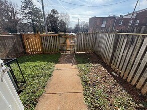 Building Photo - 3 Bedroom Townhome