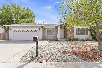 Building Photo - 4924 Olive Oak Way