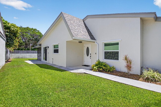 Building Photo - 45 Baytree Cir