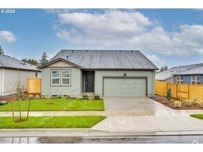 Building Photo - 3481 SE Paropa Ave