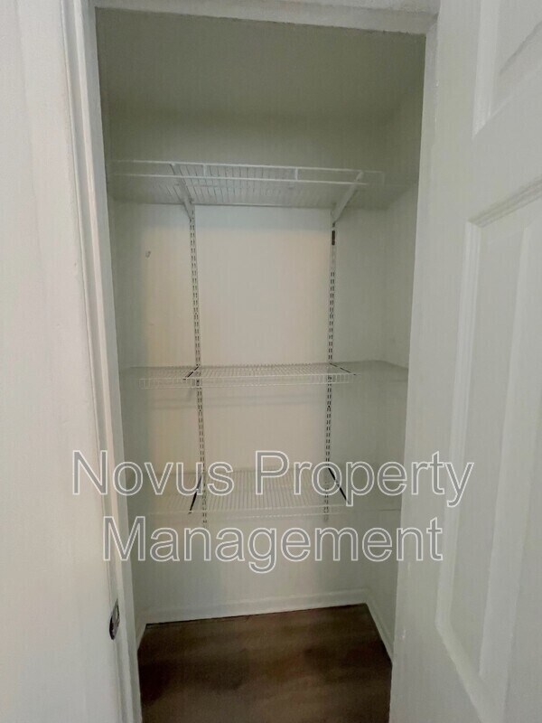 Building Photo - 405 N Park St