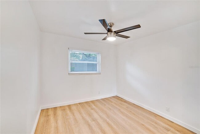 Building Photo - 4413 W Rogers Ave