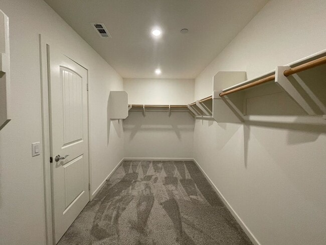 Building Photo - 5-Bedroom Home, Including In-Law Suite, in...
