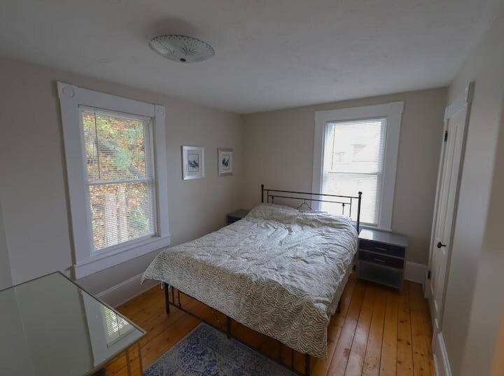 2nd Floor Bedroom - 156-2 Barre St