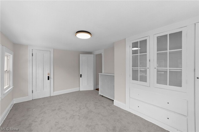 Building Photo - 867 East Blvd