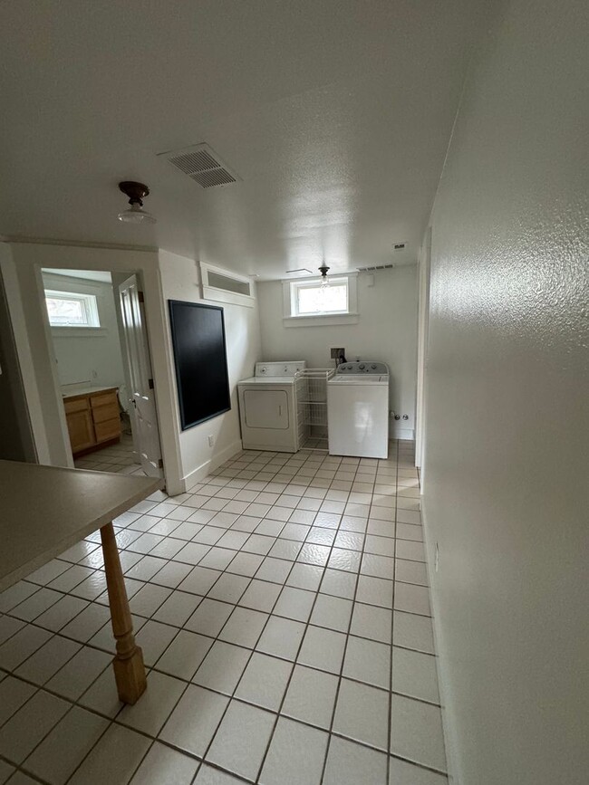 Building Photo - Nice single family home in the "OLD NORTH END"