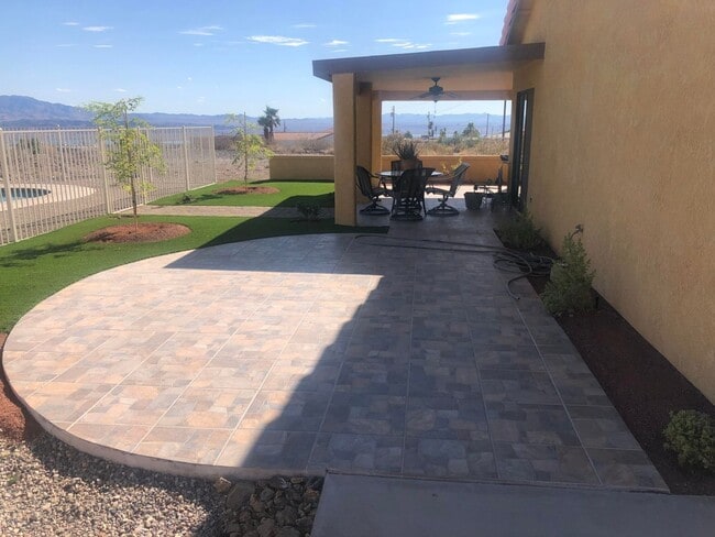 Building Photo - Long Term Pool Home Rental!! 3 Bedrooms 4 ...
