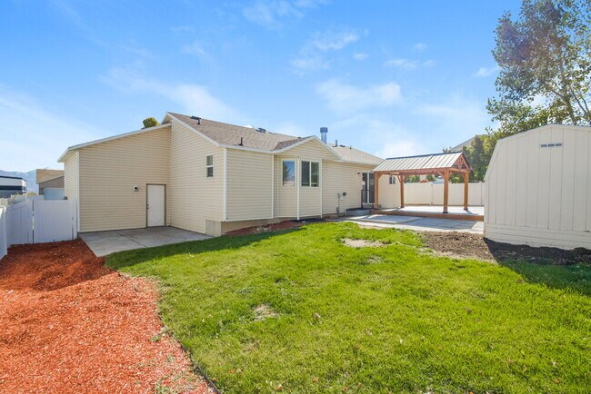 Building Photo - 14122 Rosaleen Ln