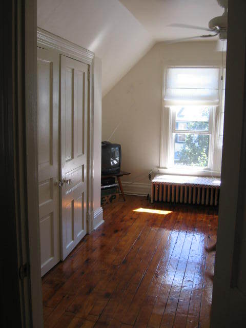Back Bedroom - 364 Lehigh Ave