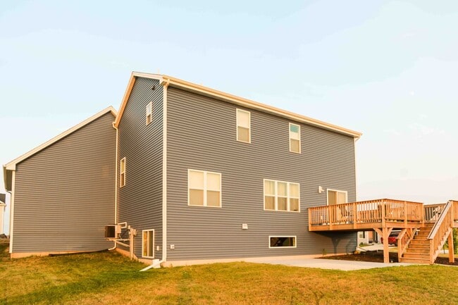 Building Photo - 986 Clover Lane, Deforest WI 53532