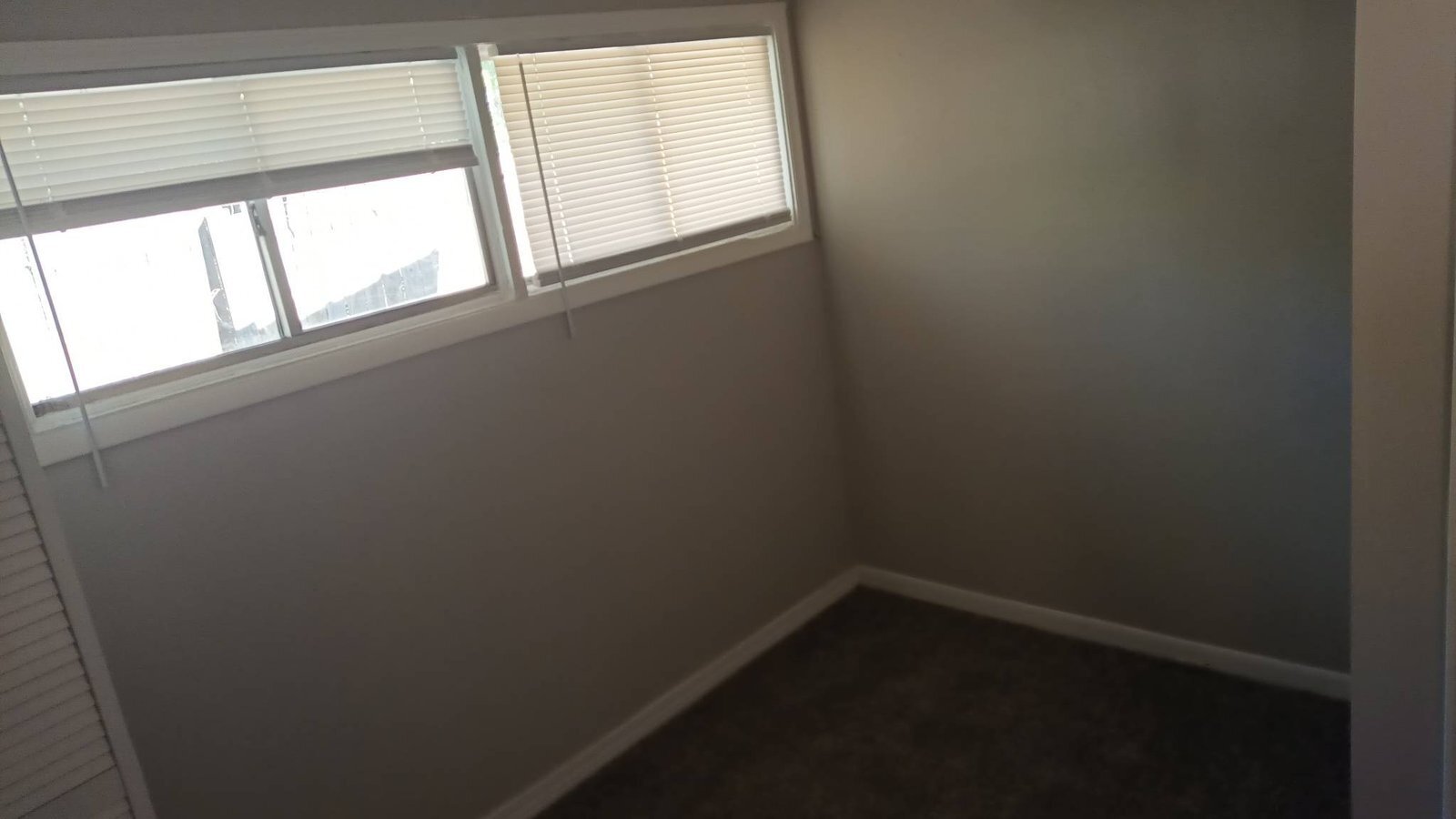 Building Photo - 2441 N Oswego Ave