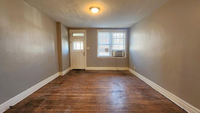 Building Photo - ** MOVE IN SPECIAL** Charming 1-Bedroom Apartment in South St. Louis