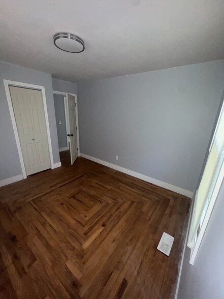 Building Photo - 26 Tyler St