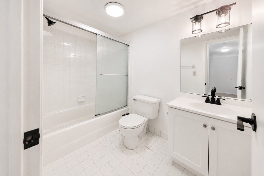 Building Photo - 301 Olivewood Pl