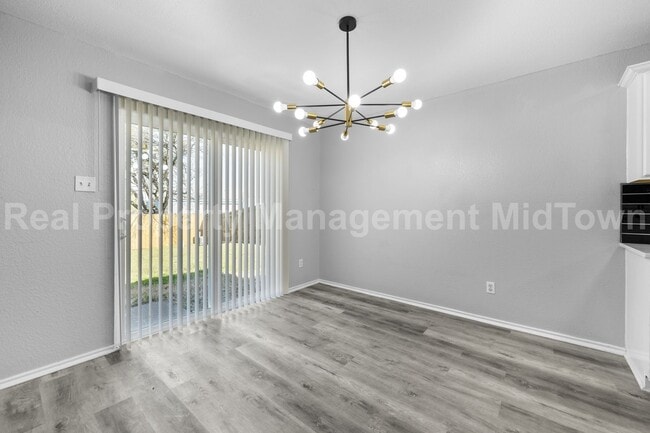 Building Photo - 2205 Bolivar Dr