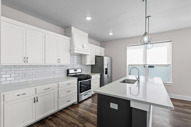 Building Photo - 2201 W Devitt St