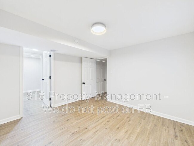 Building Photo - 100 S Oxford Ave