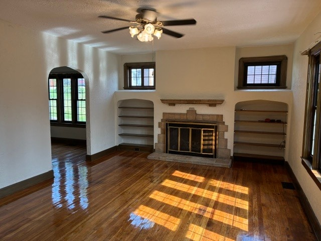 Large living room with gas fireplace.. think Christmas - 358 State St